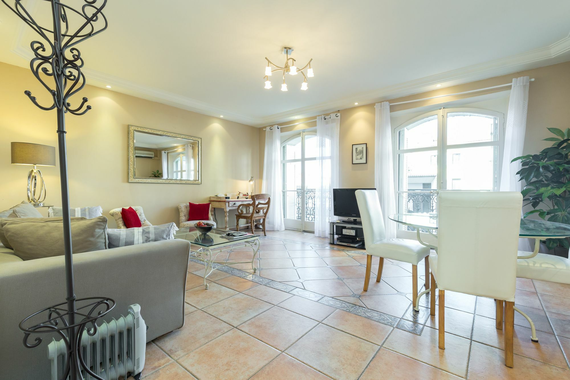 Lovely 2 Bed 2 Bath Apartment In Cannes On Rue Antibea Easy Walk To The Palais 224 エクステリア 写真