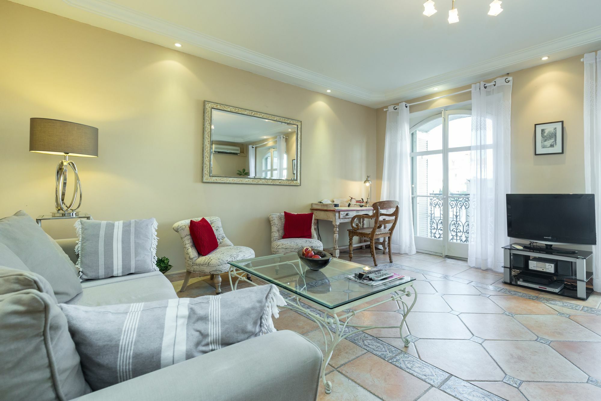 Lovely 2 Bed 2 Bath Apartment In Cannes On Rue Antibea Easy Walk To The Palais 224 エクステリア 写真